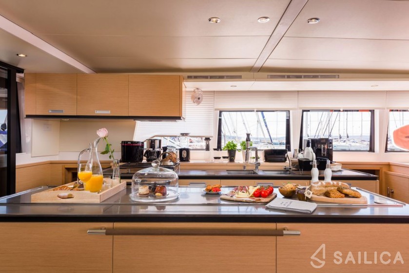 Lagoon 620 - Yacht Charter Sailica