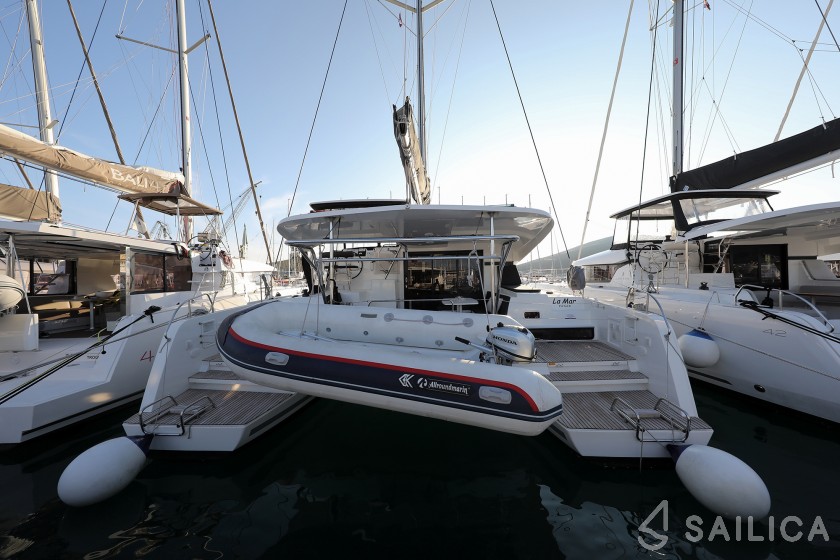 Lagoon 42 - Yacht Charter Sailica