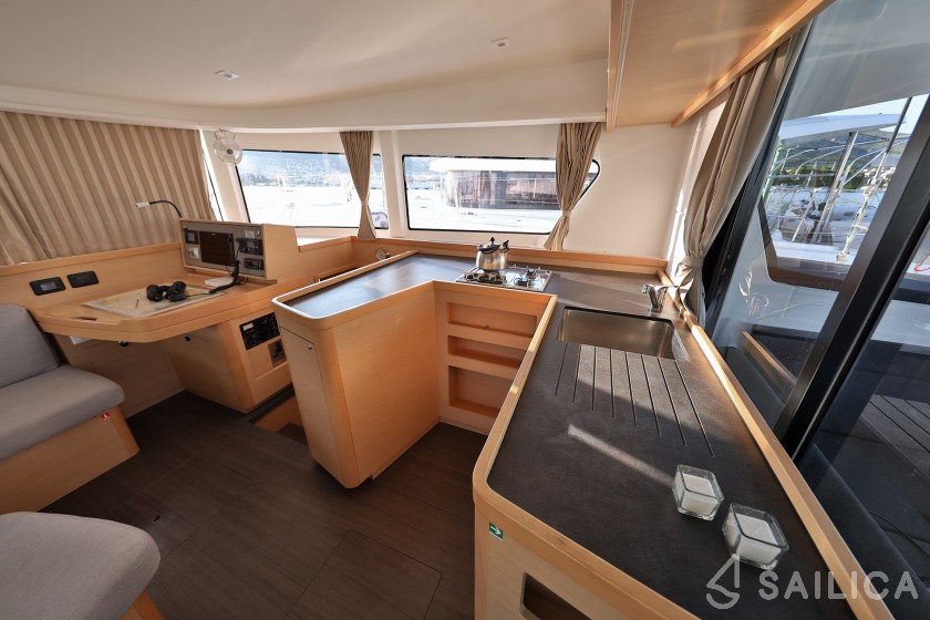 Lagoon 42 - Yacht Charter Sailica