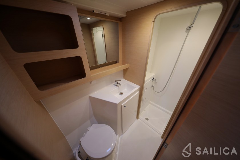 Lagoon 42 - Yacht Charter Sailica