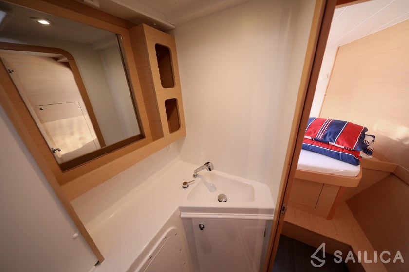 Lagoon 42 - Yacht Charter Sailica