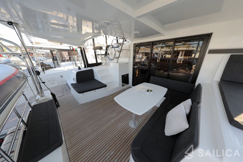 Lagoon 42 - Yacht Charter Sailica