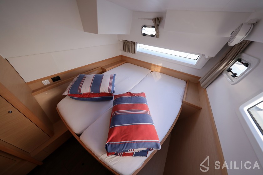 Lagoon 42 - Yacht Charter Sailica