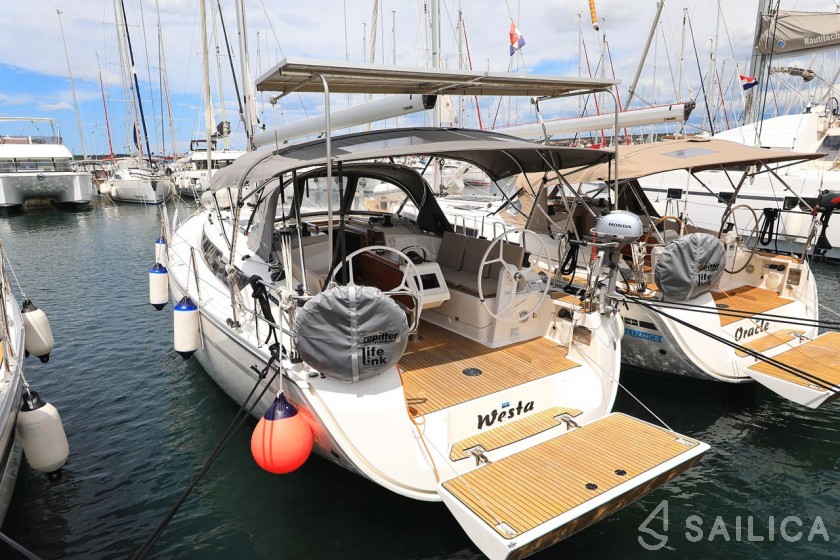 Bavaria 37 Cruiser - Yacht Charter Sailica