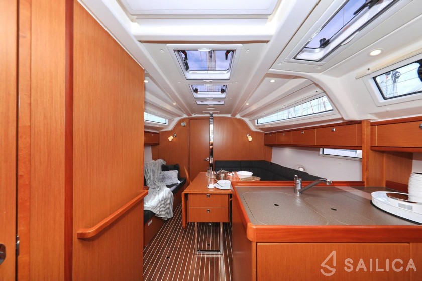 Bavaria 37 Cruiser - Yacht Charter Sailica