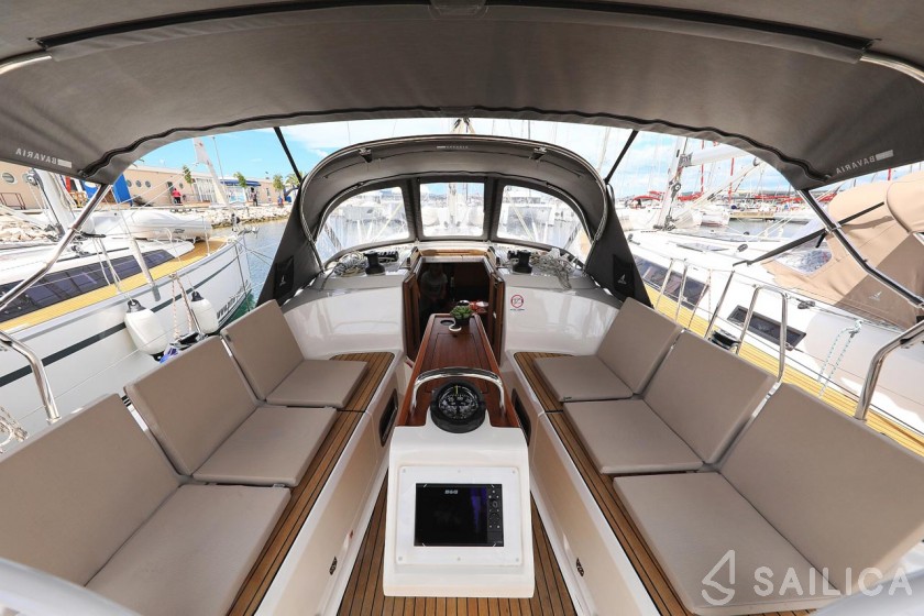 Bavaria 37 Cruiser - Yacht Charter Sailica