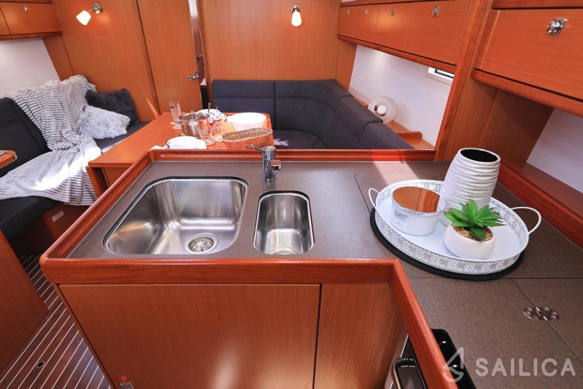 Bavaria 37 Cruiser - Yacht Charter Sailica