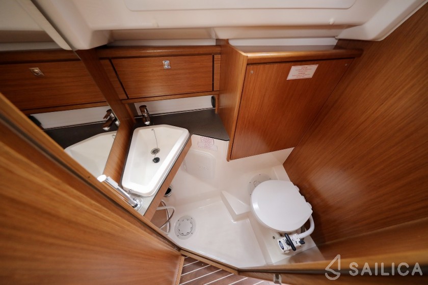 Bavaria Cruiser 34 - Yacht Charter Sailica