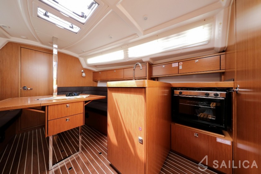 Bavaria Cruiser 34 - Yacht Charter Sailica