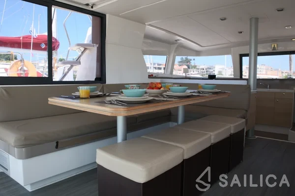Bali 4.1 - Yacht Charter Sailica