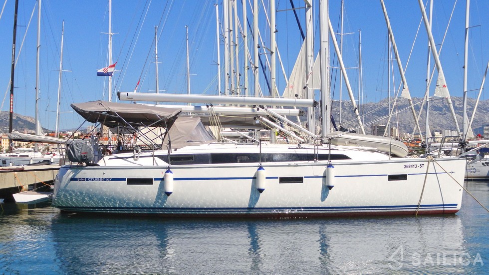 Bavaria 37 Cruiser - Yacht Charter Sailica