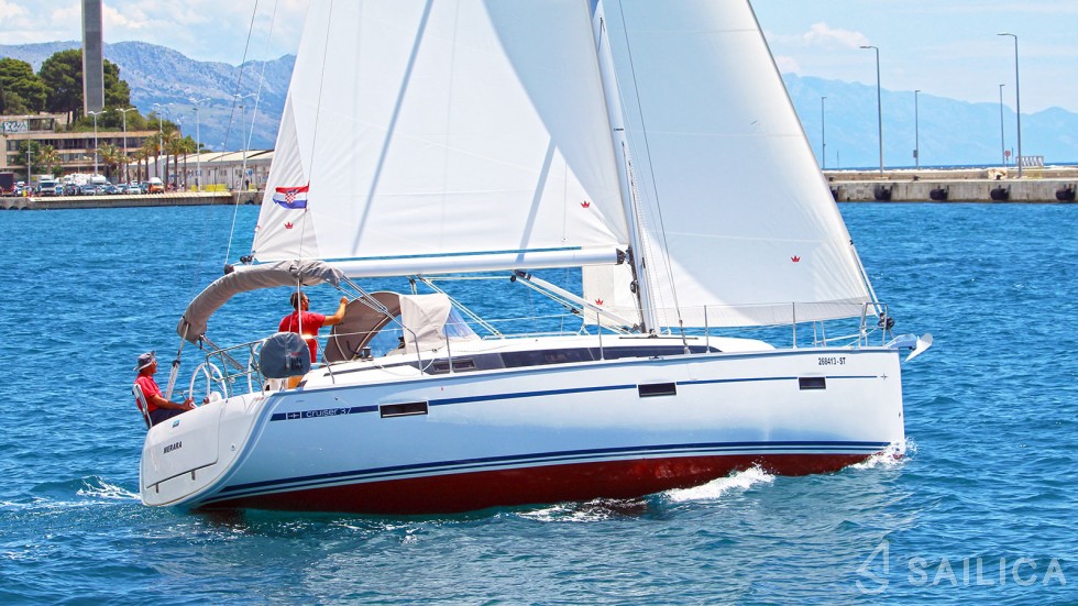 Bavaria 37 Cruiser - Yacht Charter Sailica