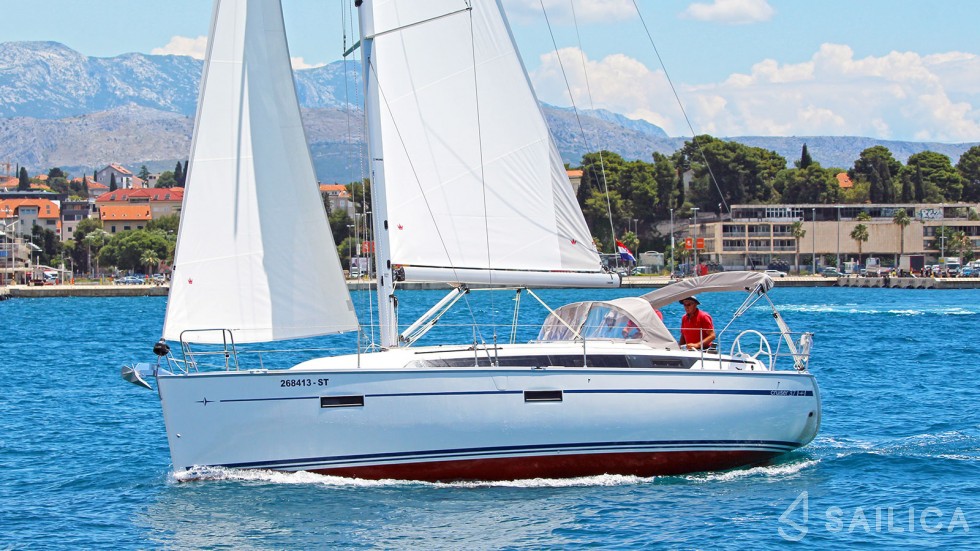 Bavaria 37 Cruiser - Yacht Charter Sailica