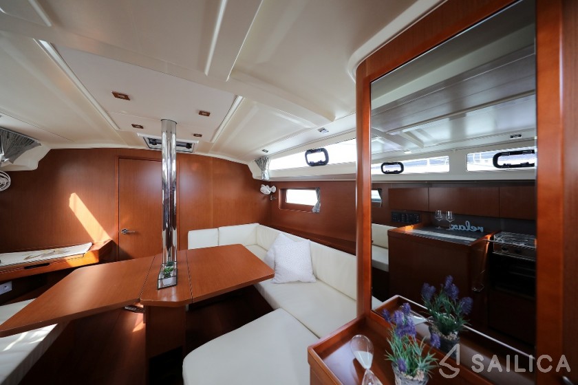 Oceanis 41.1 - Yacht Charter Sailica