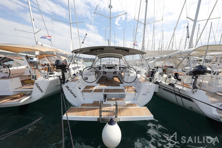 Oceanis 45 - Yacht Charter Sailica