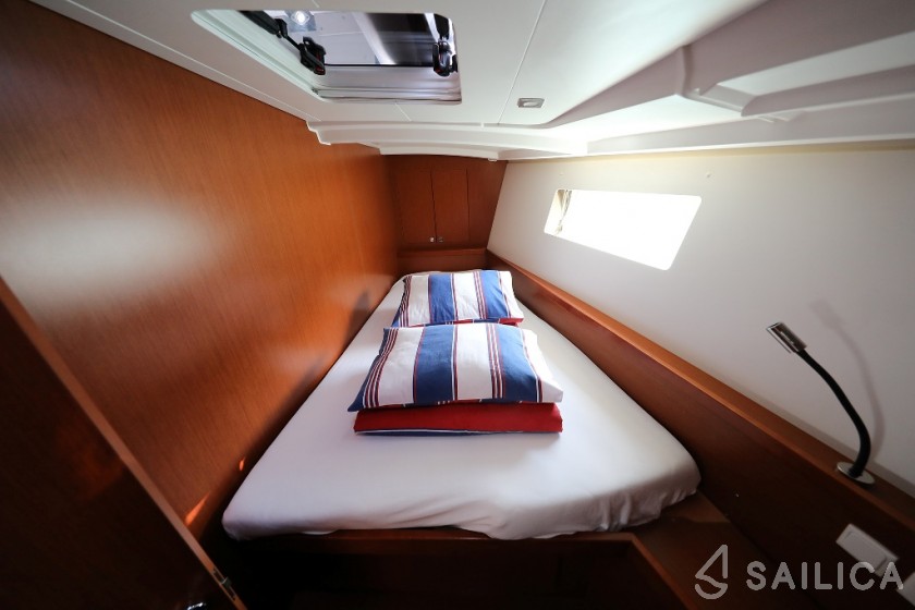 Oceanis 45 - Yacht Charter Sailica