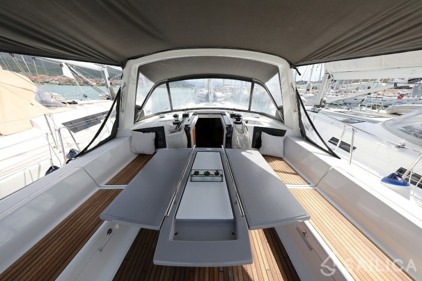 Oceanis 45 - Yacht Charter Sailica