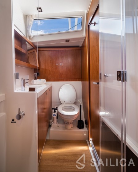 Sense 50 - Yacht Charter Sailica