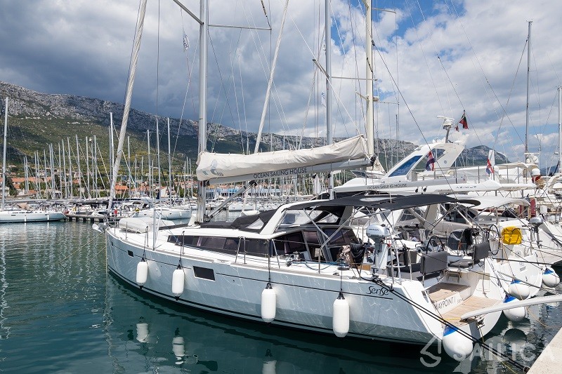 Sense 50 - Yacht Charter Sailica