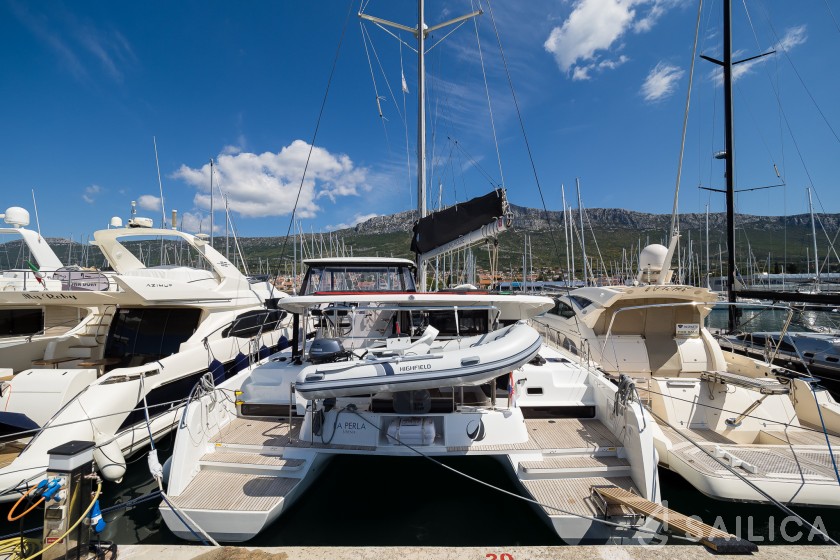 Lagoon 42 - Yacht Charter Sailica