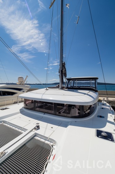 Lagoon 42 - Yacht Charter Sailica