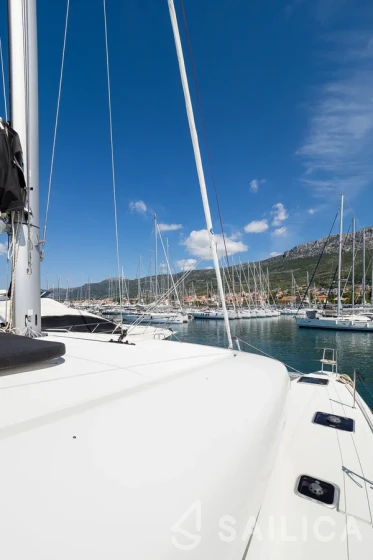 Lagoon 42 - Yacht Charter Sailica
