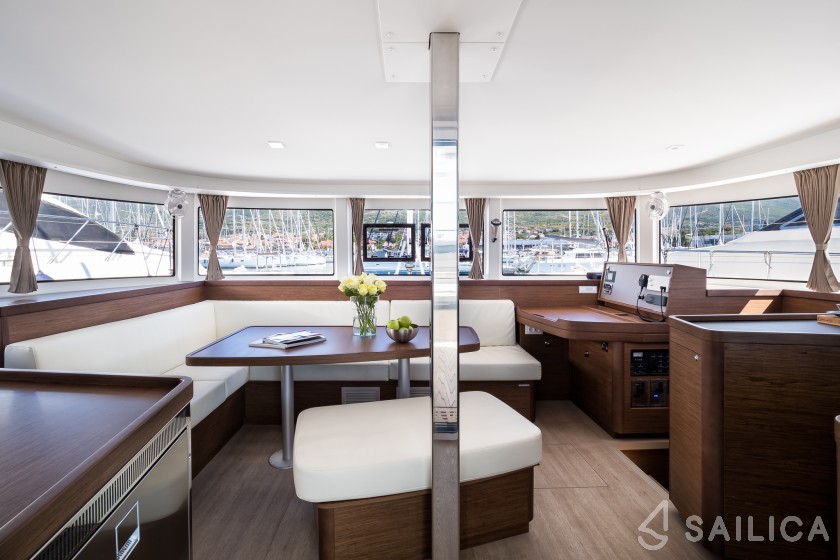 Lagoon 42 - Yacht Charter Sailica
