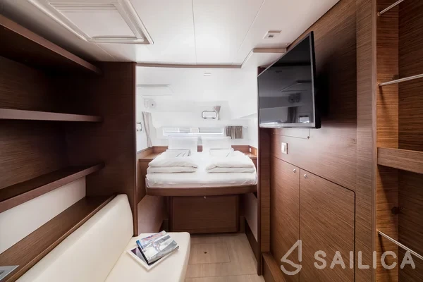 Lagoon 42 - Yacht Charter Sailica
