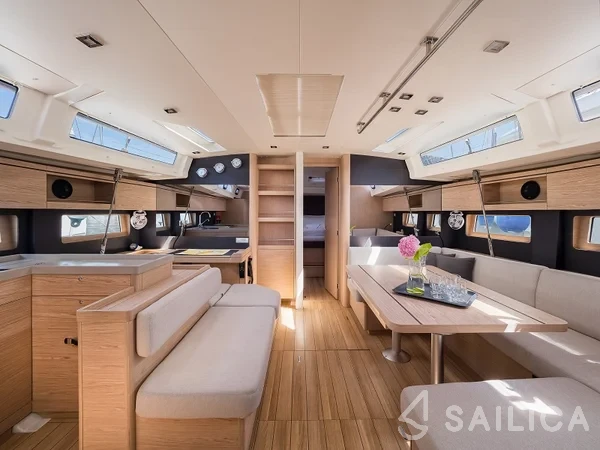 Oceanis 51.1 - Yacht Charter Sailica