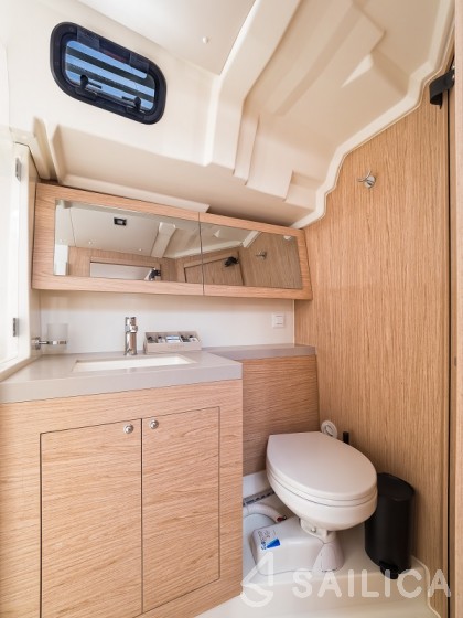 Oceanis 51.1 - Yacht Charter Sailica