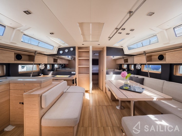Oceanis 51.1 - Yacht Charter Sailica