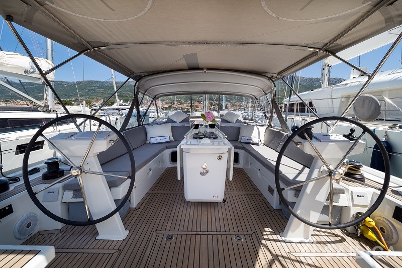 Oceanis 51.1 - Yacht Charter Sailica