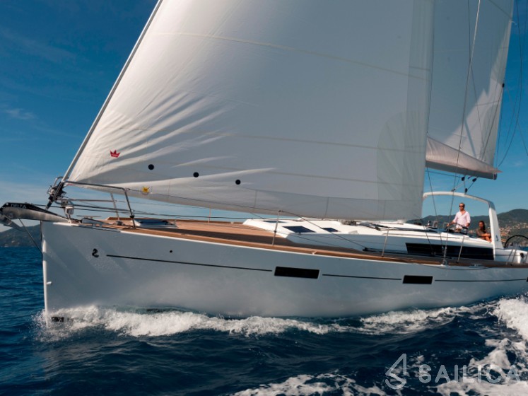 Oceanis 45 - Yacht Charter Sailica
