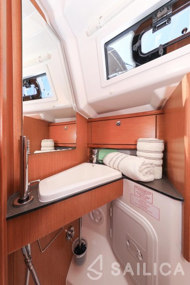 Bavaria 34 Cruiser - Yacht Charter Sailica
