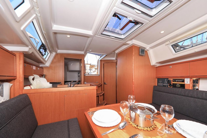 Bavaria 34 Cruiser - Yacht Charter Sailica