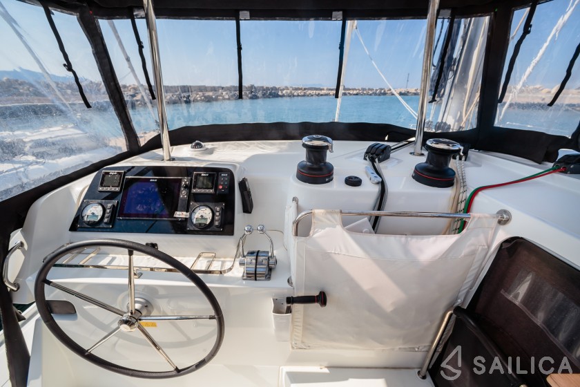 Lagoon 42 - Yacht Charter Sailica