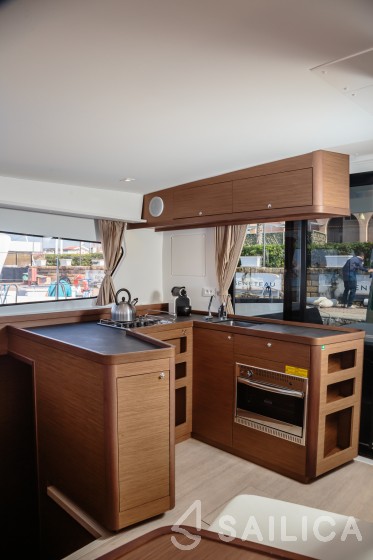 Lagoon 42 - Yacht Charter Sailica