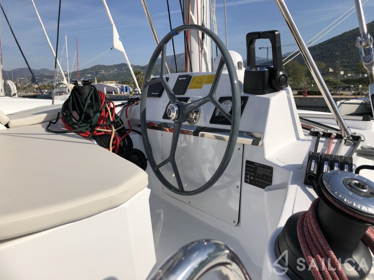 Bali 4.1 - Yacht Charter Sailica