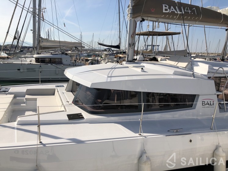 Bali 4.1 - Yacht Charter Sailica