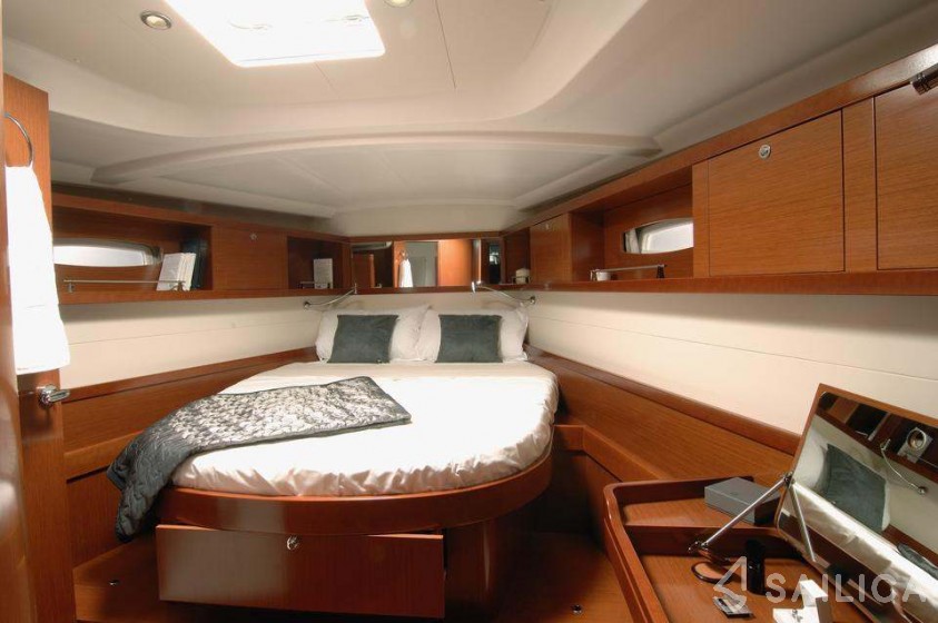 Oceanis 50 - Yacht Charter Sailica