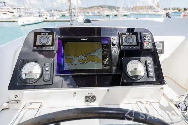 Lagoon 42 - Yacht Charter Sailica