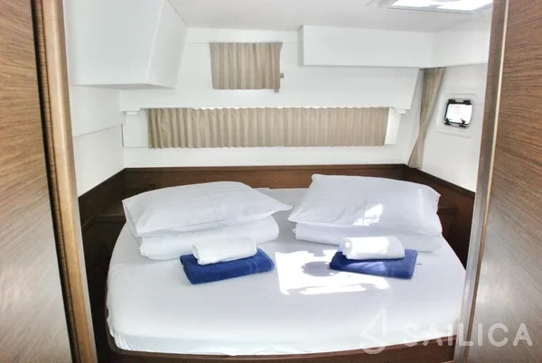 Lagoon 42 - Yacht Charter Sailica
