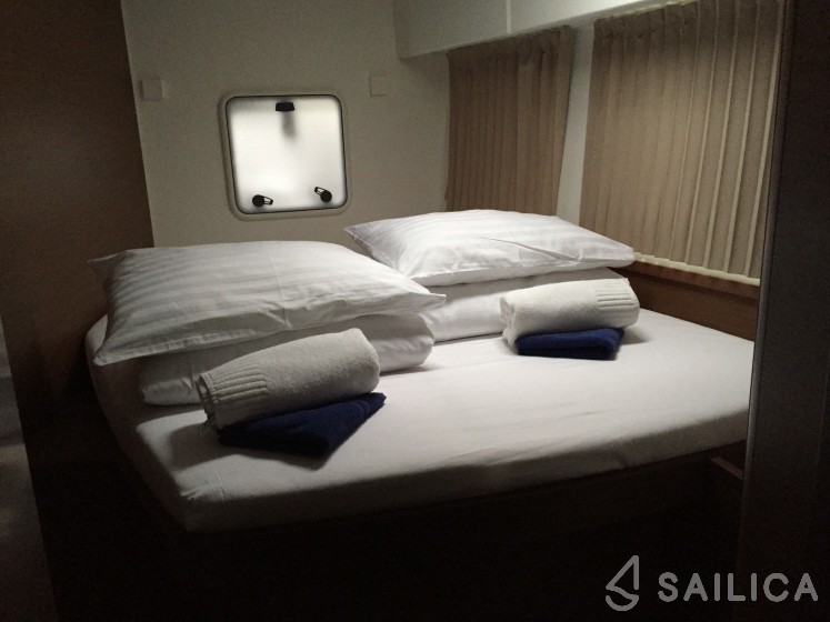 Lagoon 42 - Yacht Charter Sailica