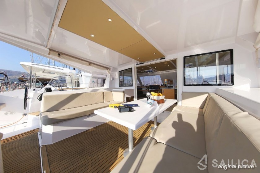 Nautitech 40 open NEW - 4 + 2 cab. - Yacht Charter Sailica
