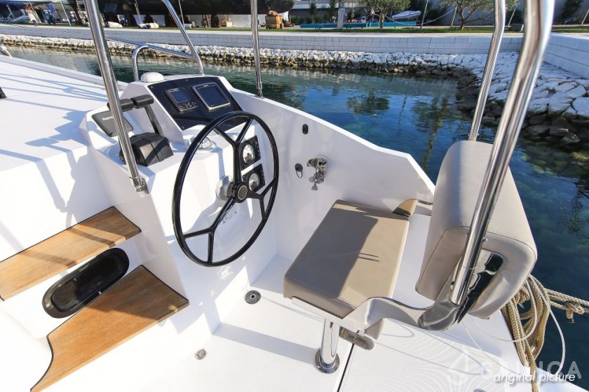 Nautitech 40 open NEW - 4 + 2 cab. - Yacht Charter Sailica
