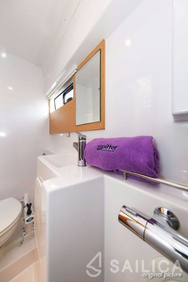Nautitech 40 open NEW - 4 + 2 cab. - Yacht Charter Sailica