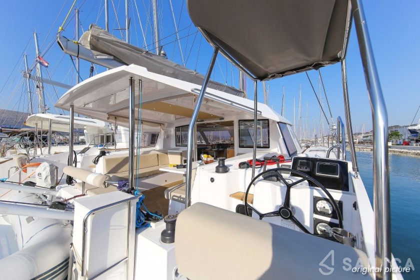 Nautitech 40 open NEW - 4 + 2 cab. - Yacht Charter Sailica