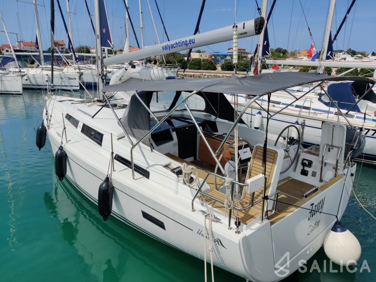 Hanse 388 - Yacht Charter Sailica