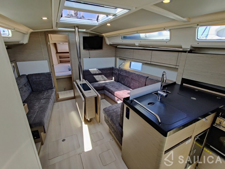 Hanse 388 - Yacht Charter Sailica