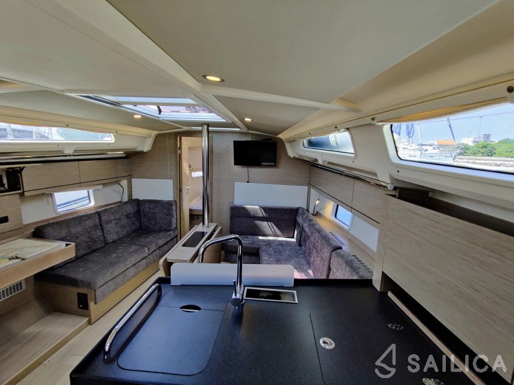 Hanse 388 - Yacht Charter Sailica